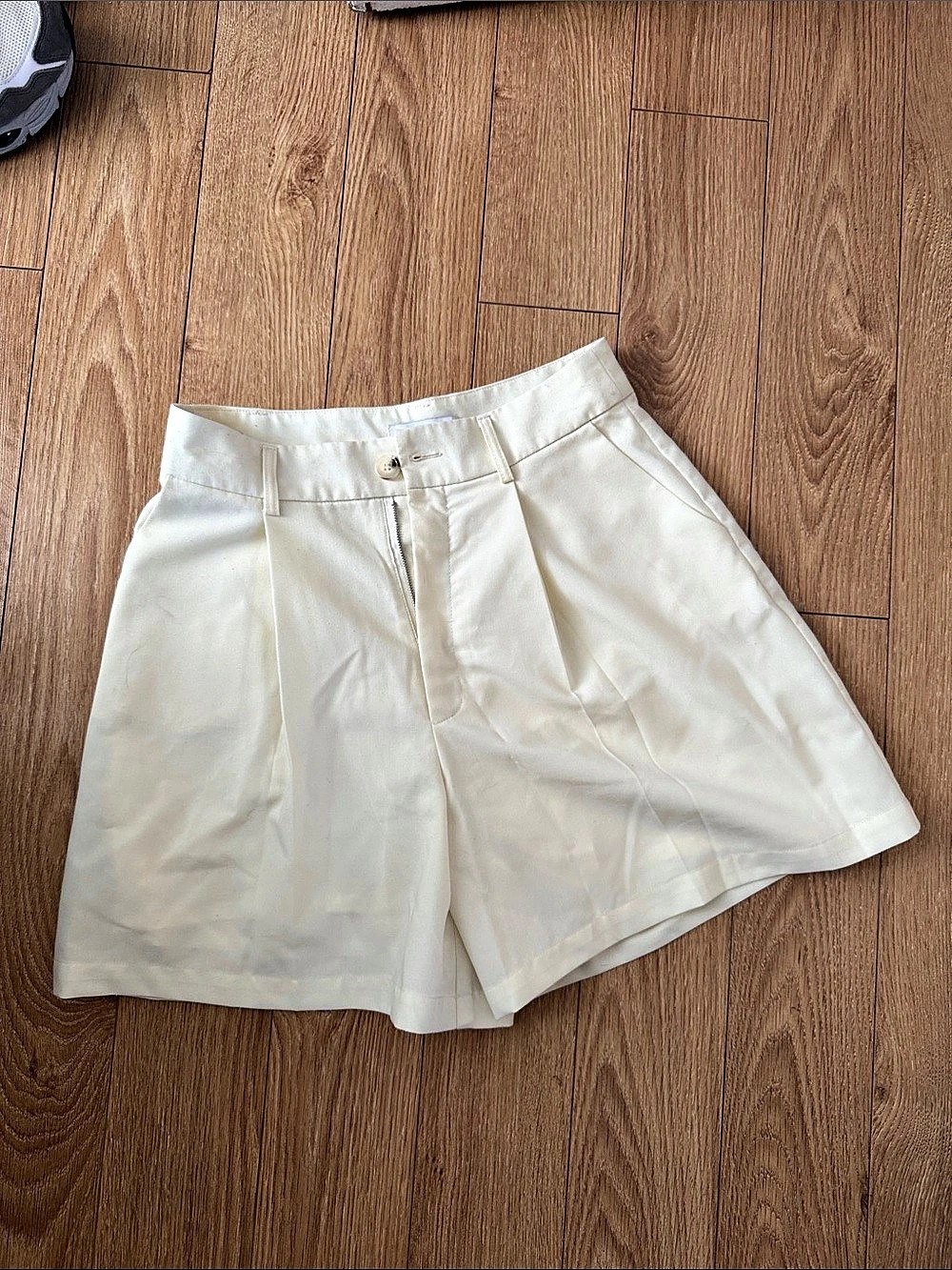 WEWOREWHAT High Waist Shorts in White Size 6 Like New